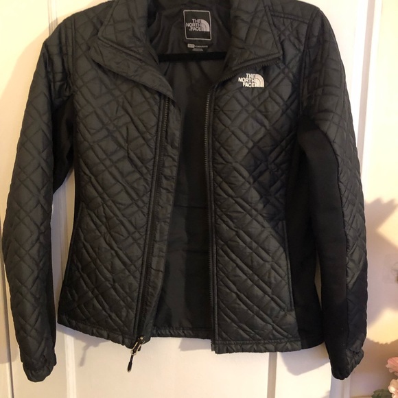 Gorgeous North Face jkt—-Flash sale!Need to sell everything so make me an offer! - Picture 4 of 5